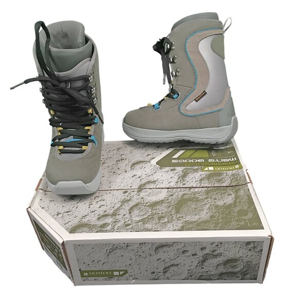 NEW IN THE BOX Burton Sly Mens Snowboard Boots! Size 7 Euro 40 or 7.5 Euro 40.5